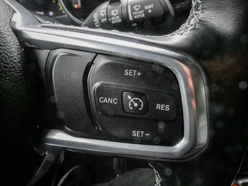 Used 2022 Jeep Wrangler Unlimited Sahara w/ Cold Weather Group AWD/4WD image 20