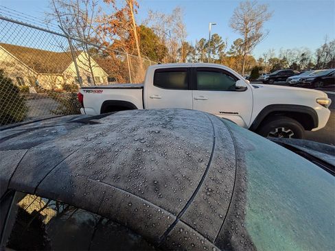 Used 2023 Chevrolet Corvette Stingray Convertible w/ 1LT image 10