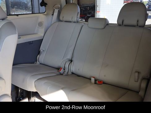 Used 2011 Toyota Sienna Limited w/ Premium Pkg image 13