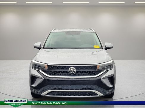 Used 2022 Volkswagen Taos SE FWD image 9