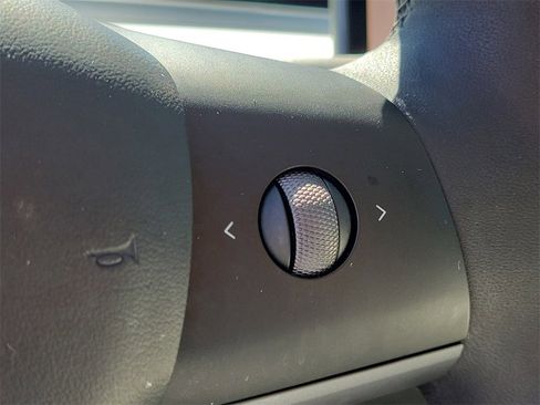 Used 2023 Tesla Model 3 Standard Range image 32