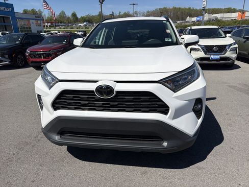 Used 2021 Toyota RAV4 XLE AWD/4WD image 2
