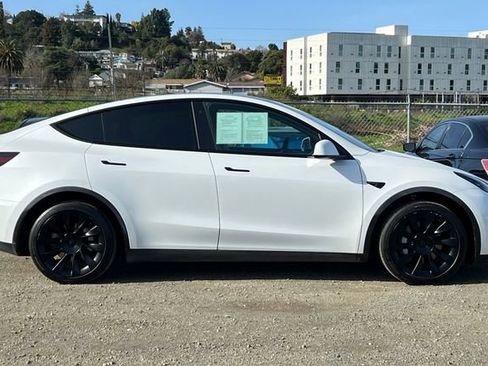 Used 2023 Tesla Model Y Long Range image 5