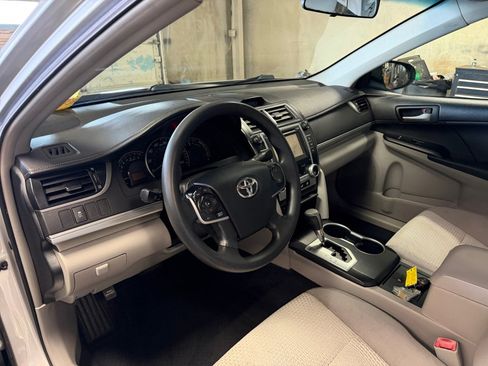 Used 2012 Toyota Camry LE FWD image 34