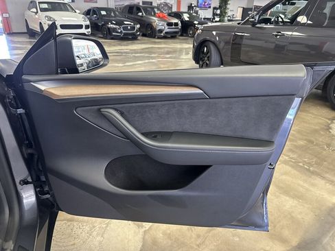 Used 2023 Tesla Model Y AWD image 16