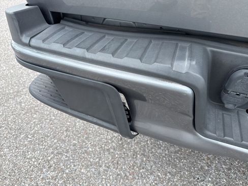 Used 2018 Chevrolet Colorado LT AWD/4WD image 8