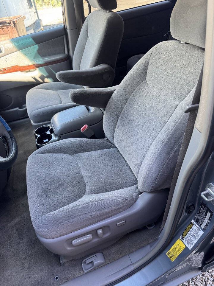 Used 2005 Toyota Sienna FWD image 17