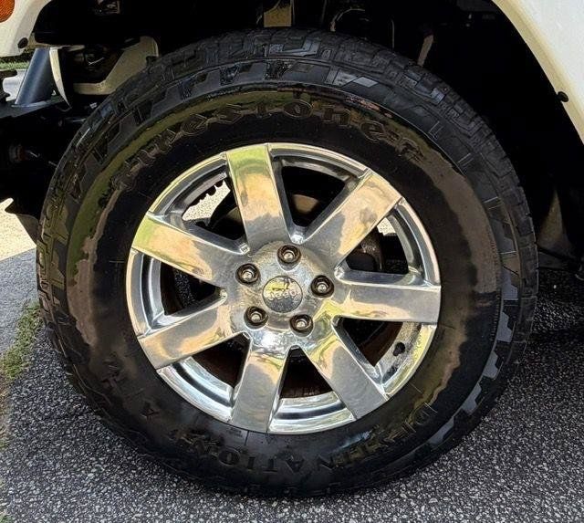 Used 2013 Jeep Wrangler Unlimited Sahara w/ Dual Top Group AWD/4WD image 19