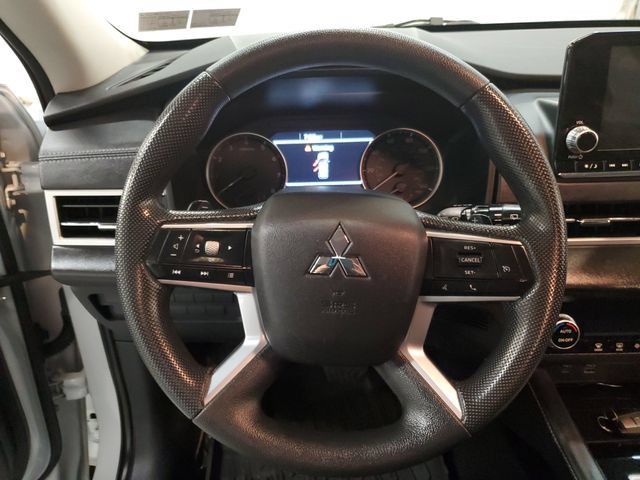 Used 2024 Mitsubishi Outlander ES AWD/4WD image 16