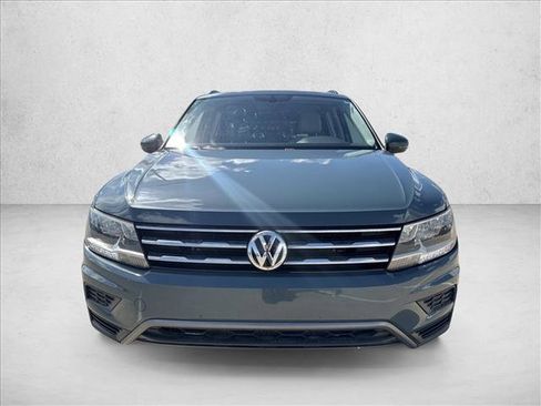 Used 2020 Volkswagen Tiguan SE w/ Panoramic Sunroof Package FWD image 2