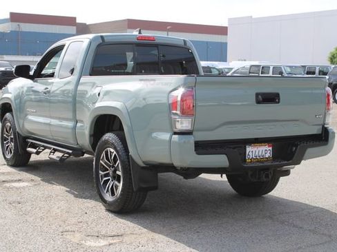 Used 2022 Toyota Tacoma TRD Sport w/ TRD Premium Sport Package RWD image 3