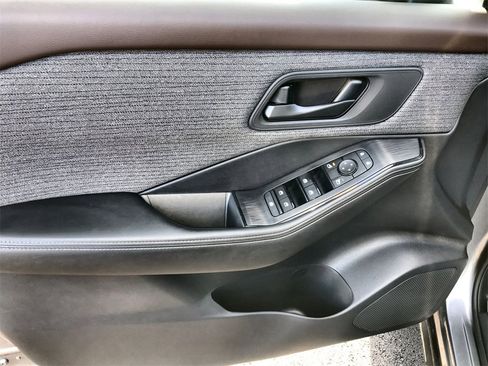 Used 2021 Nissan Rogue S image 13