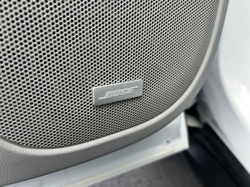 Used 2023 GMC Acadia SLT image 36