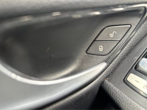 Used 2020 Mercedes-Benz GLC 300 image 40