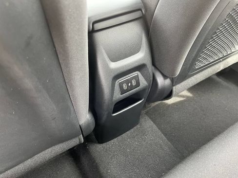 Used 2025 Hyundai Venue SEL FWD image 35