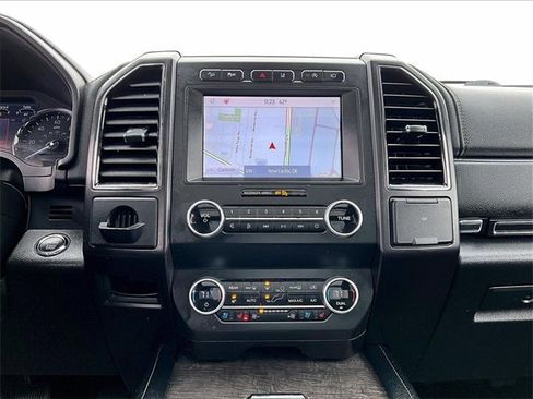 Used 2021 Ford Expedition Limited image 19