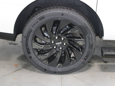 New 2025 Lincoln Navigator L Reserve w/ Jet Appearance Package image 13