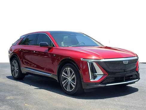 Certified 2025 Cadillac Lyriq Luxury w/ LPO, Floor Liner Package RWD image 2