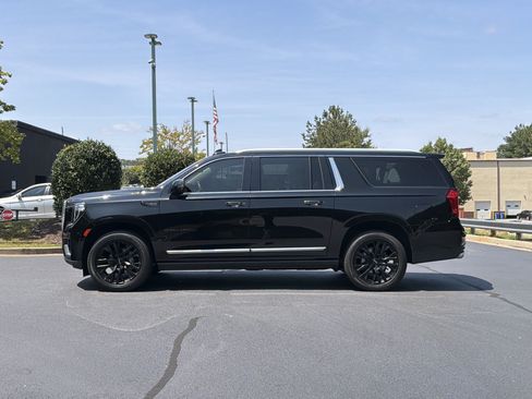 Used 2022 GMC Yukon XL Denali AWD/4WD image 13
