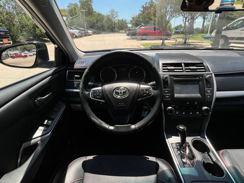 Used 2017 Toyota Camry SE FWD image 12