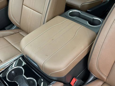 Used 2025 Chevrolet Suburban High Country image 23