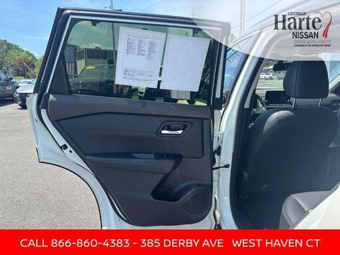 Certified 2023 Nissan Rogue SV w/ SV Premium B Package AWD/4WD image 17
