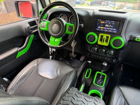 Used 2018 Jeep Wrangler Unlimited Sport AWD/4WD image 39