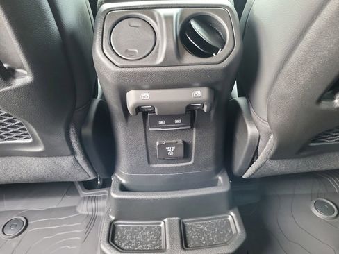 New 2026 Jeep Wrangler Unlimited Sahara AWD/4WD image 31
