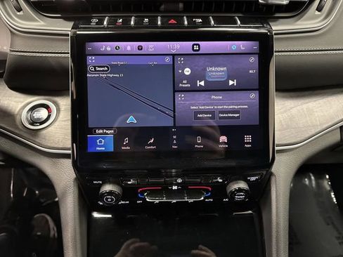 Used 2024 Jeep Grand Cherokee Limited w/ MOPAR Finishing Package image 9