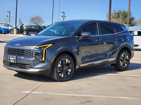 New 2026 Kia Sportage LX image 2