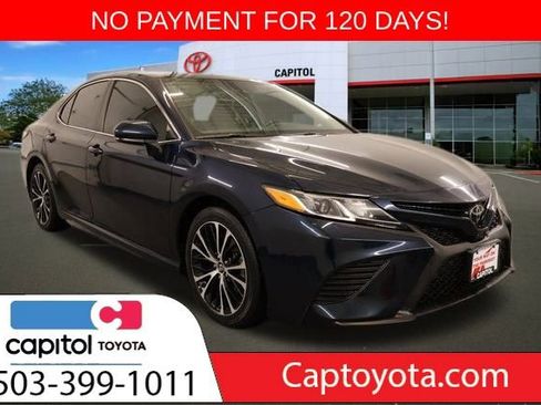 Used 2018 Toyota Camry SE image 1
