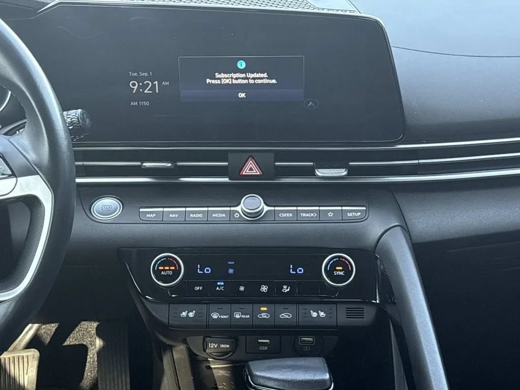 Used 2023 Hyundai Elantra Limited w/ Preferred Accessory Package FWD image 15