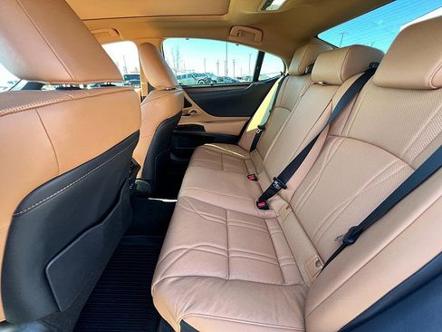 Used 2025 Lexus ES 350 Ultra Luxury w/ Accessory Package (Z1) image 14