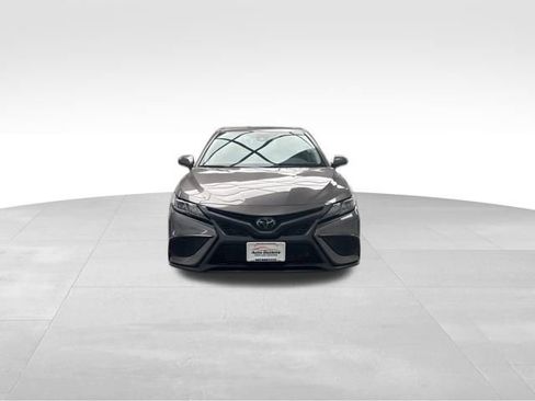 Used 2023 Toyota Camry SE image 2