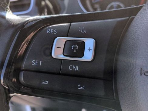 Used 2017 Volkswagen Golf Base image 18