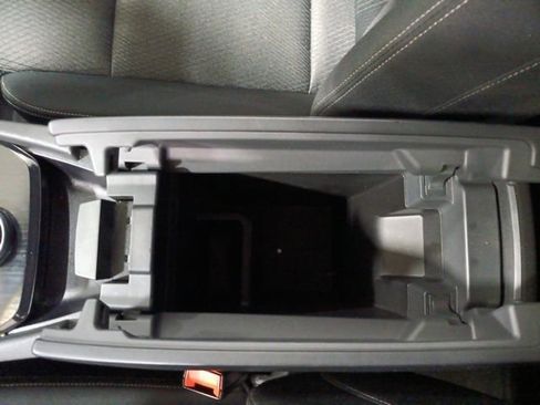 Used 2025 Nissan Rogue SV image 15