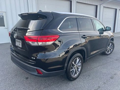 Used 2019 Toyota Highlander XLE image 5