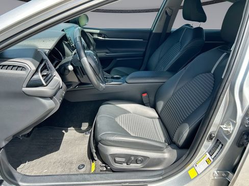 Used 2021 Toyota Camry SE w/ Convenience Package FWD image 11