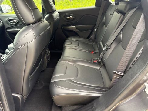Used 2019 Jeep Cherokee Limited AWD/4WD image 42