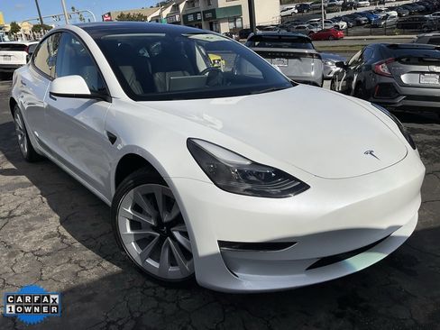 Used 2023 Tesla Model 3 Standard Range image 1