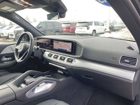 Used 2025 Mercedes-Benz GLS 450 4MATIC image 30
