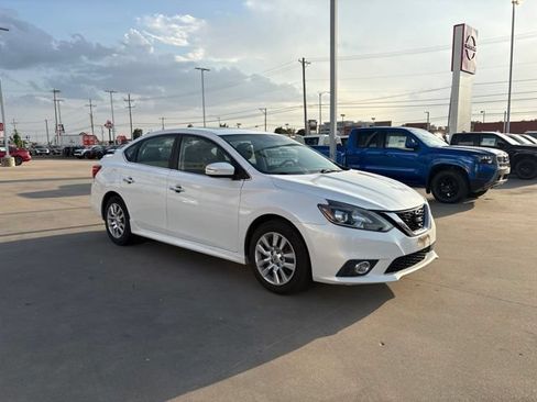 Used 2016 Nissan Sentra SR w/ SR Premium Package FWD image 2