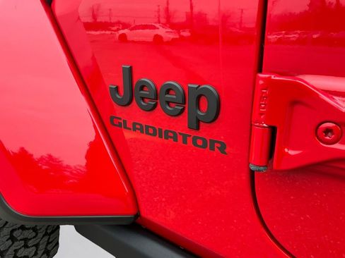 Used 2021 Jeep Gladiator Willys image 23