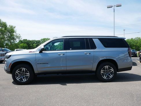 Used 2025 Chevrolet Suburban Z71 AWD/4WD image 6