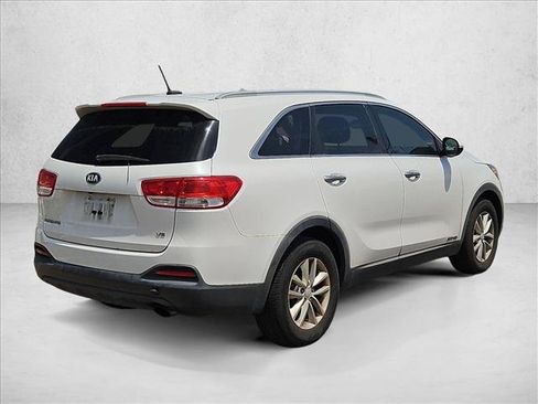 Used 2017 Kia Sorento AWD image 5