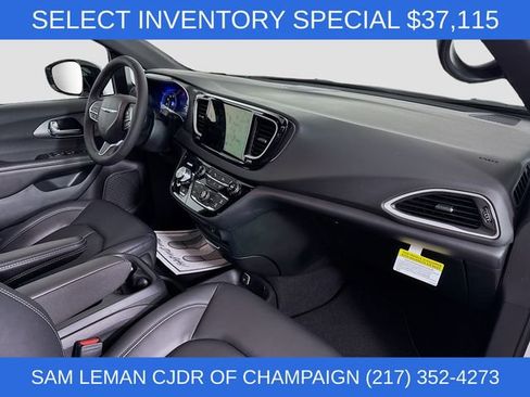 New 2026 Chrysler Voyager LX image 28