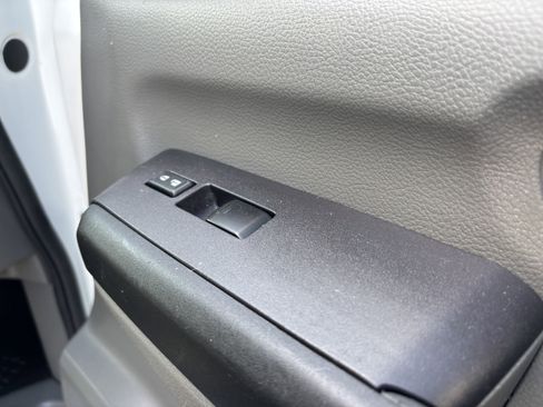 Used 2018 Nissan NV 1500 SV image 33