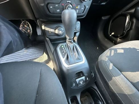 Used 2023 Jeep Renegade Altitude image 24