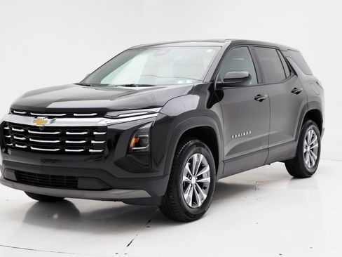 Used 2025 Chevrolet Equinox LT AWD/4WD image 2