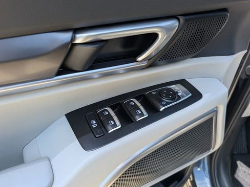 Used 2024 Kia Telluride S w/ S Sunroof Package FWD image 9
